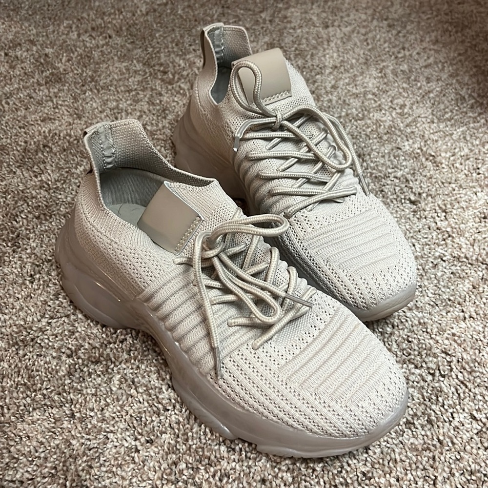 Cushionaire Sneakers